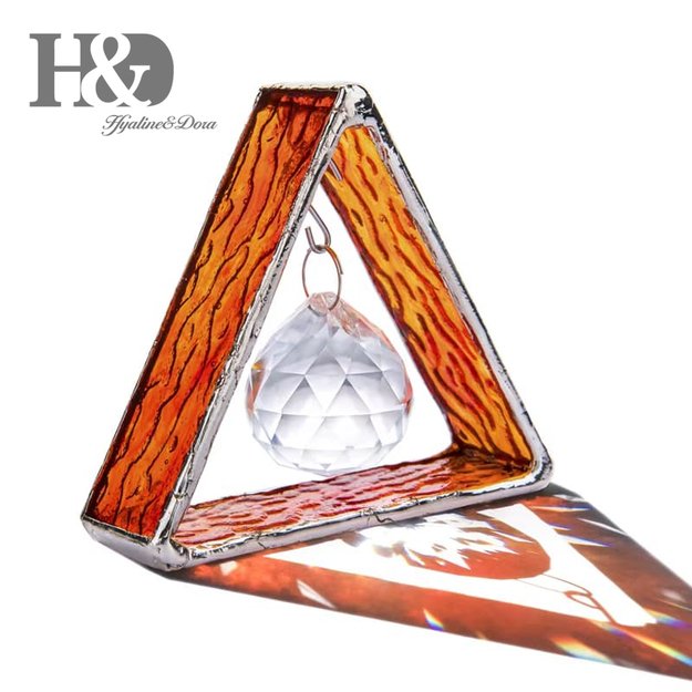 Krištolo prizminis pakabukas trikampio rėme – langų dekoracija su šviesos sklaida
