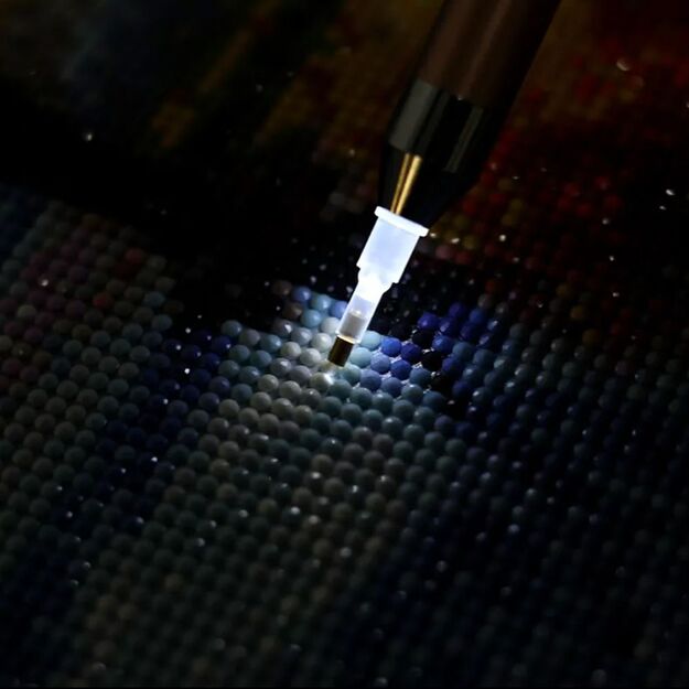 Įrankis - aplikatorius kristalams uždėti, su LED pašvietimu ir priedais